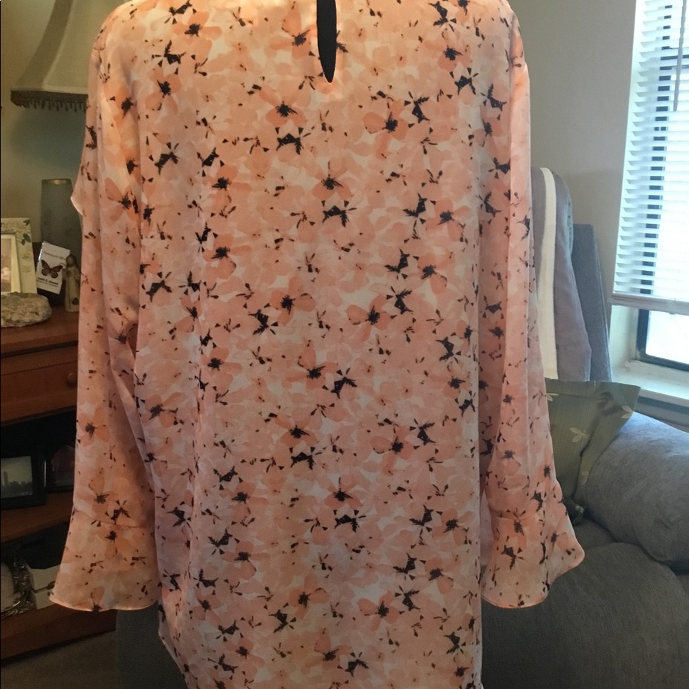 Peach pattern blouse - Picture 4 of 6
